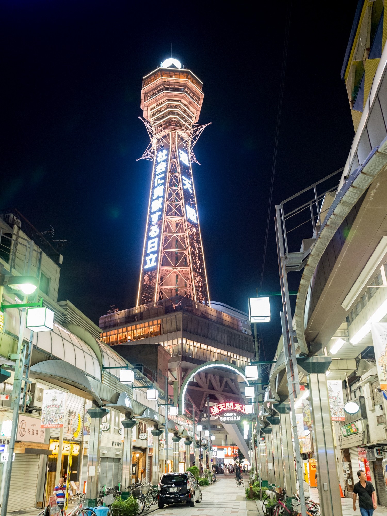 Osaka Tower bei Nacht