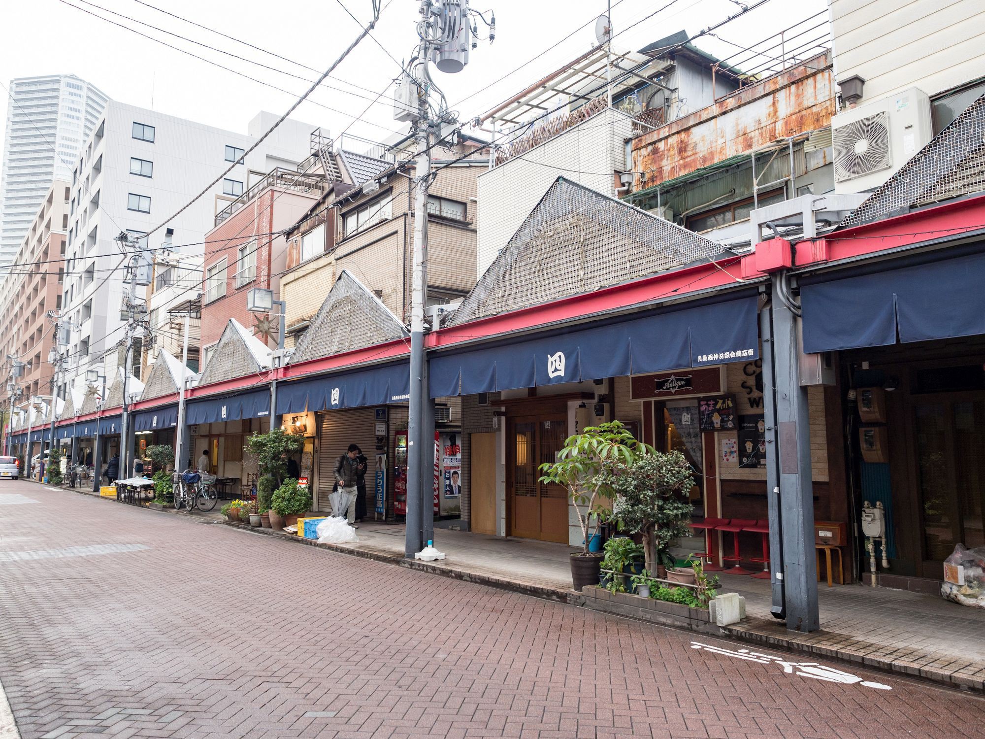 Geschlossene Läden in Tokyo
